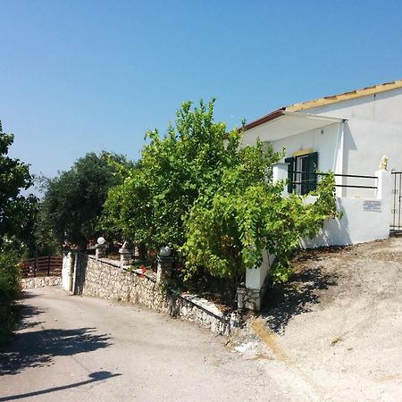 Nikos - Eleni Apartment บาร์บาตี ภายนอก รูปภาพ
