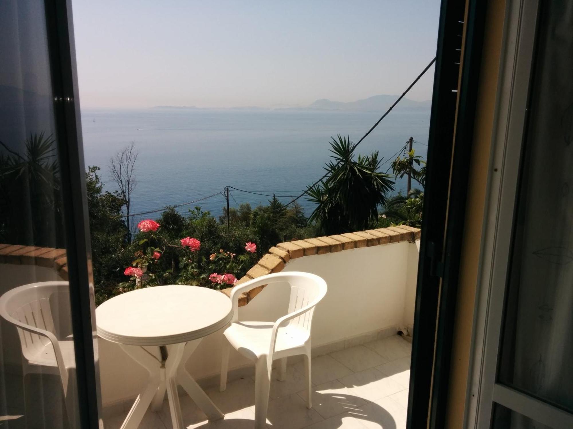 Nikos - Eleni Apartment บาร์บาตี ภายนอก รูปภาพ