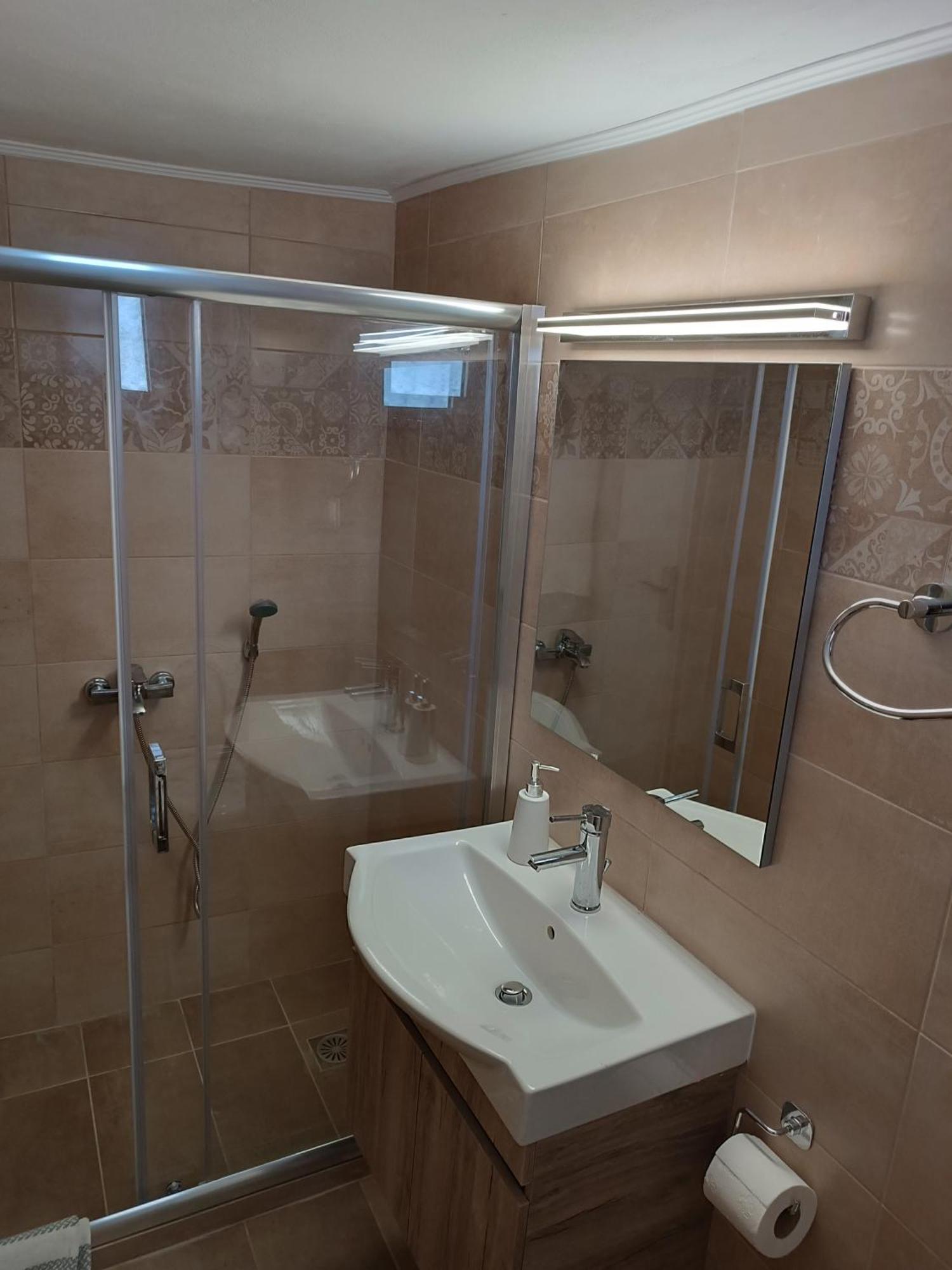 Nikos - Eleni Apartment บาร์บาตี ภายนอก รูปภาพ