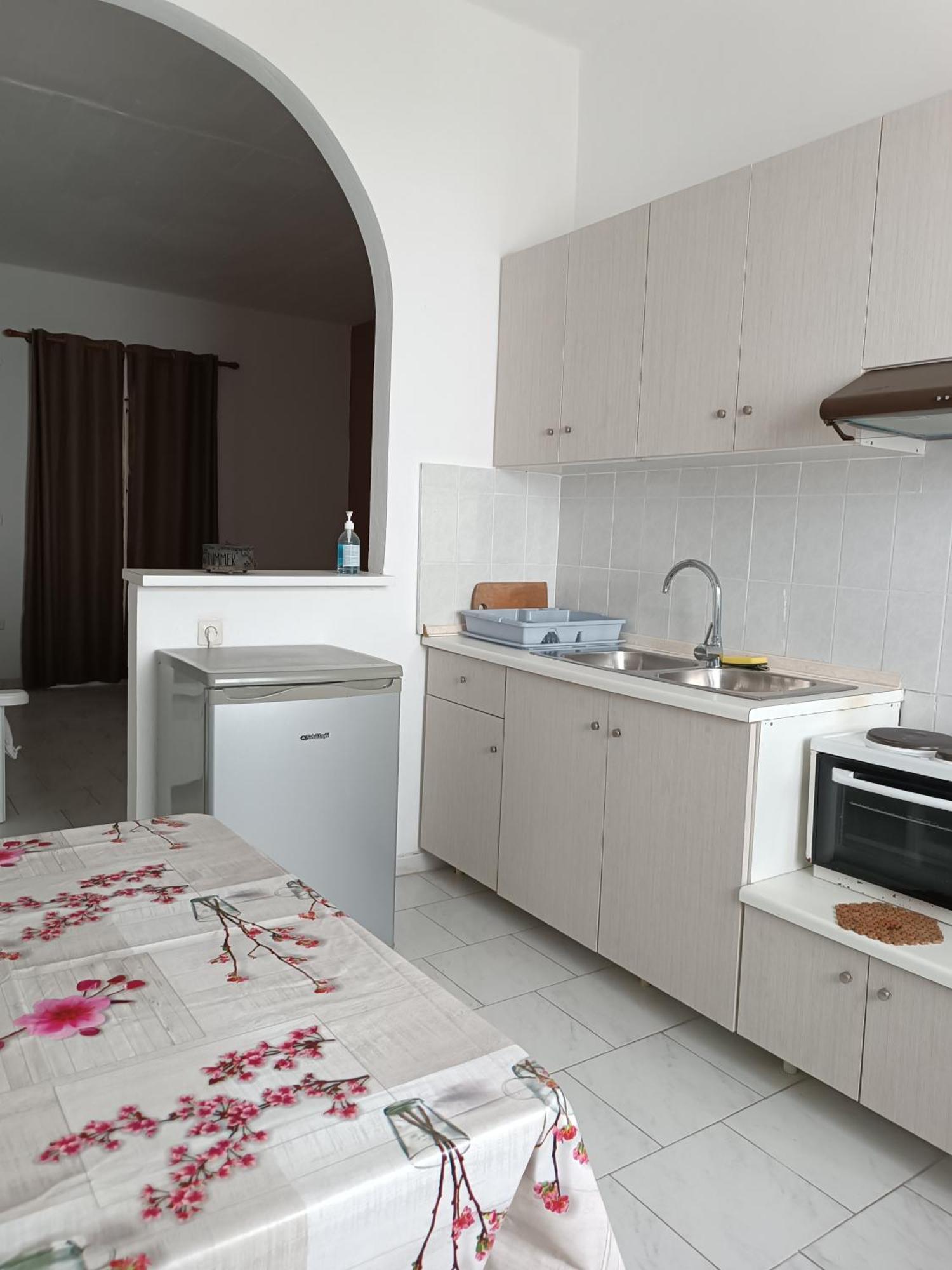 Nikos - Eleni Apartment บาร์บาตี ภายนอก รูปภาพ