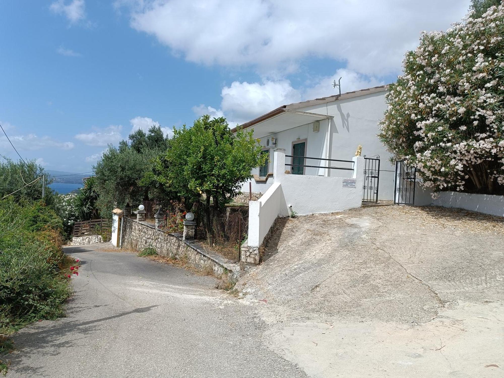 Nikos - Eleni Apartment บาร์บาตี ภายนอก รูปภาพ