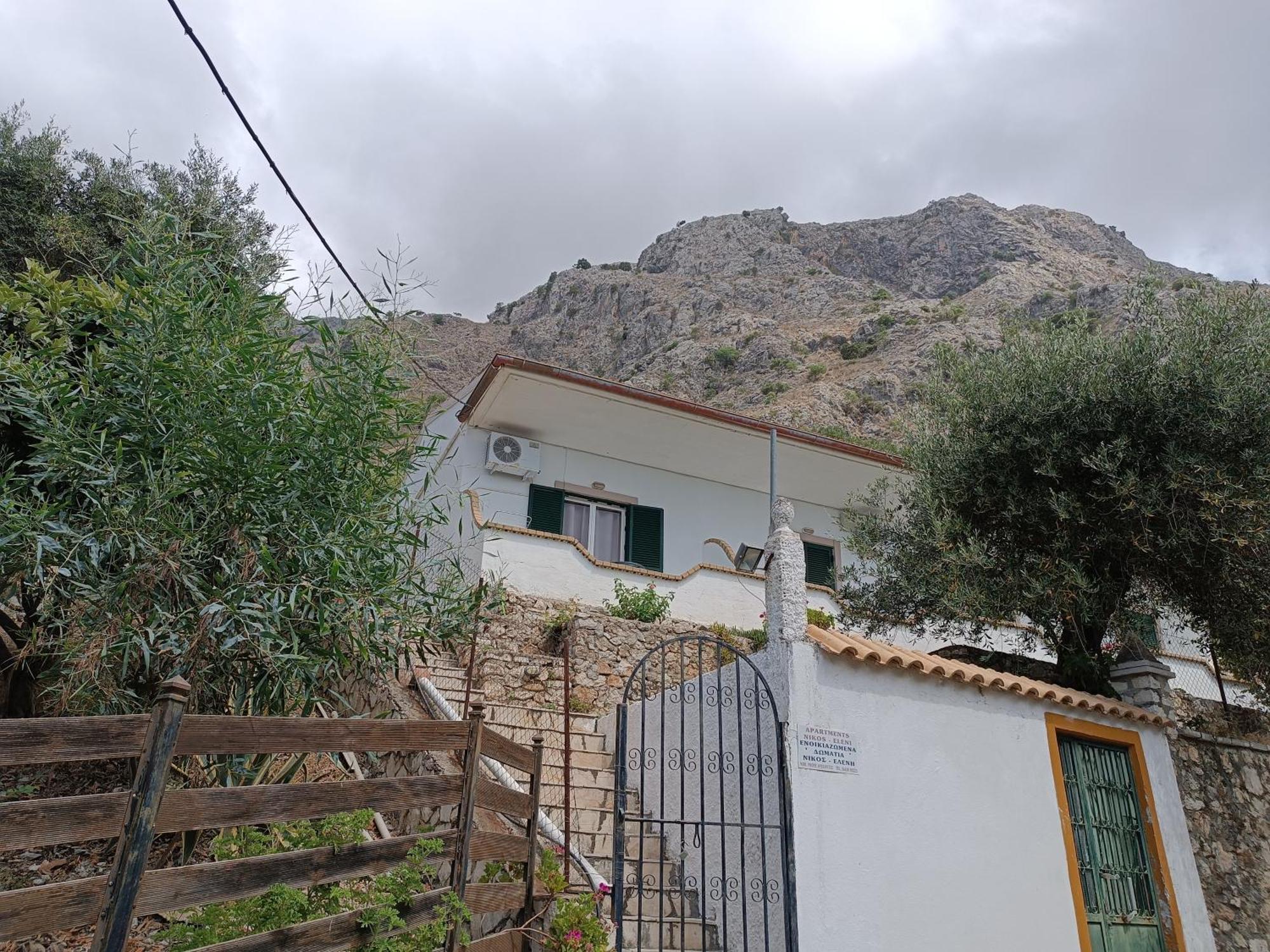 Nikos - Eleni Apartment บาร์บาตี ภายนอก รูปภาพ